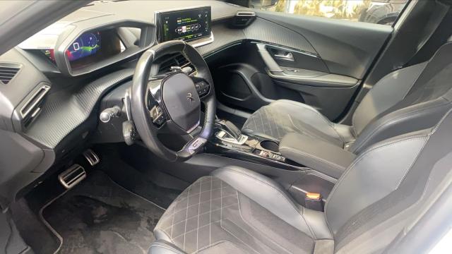 Peugeot 2008 image 8