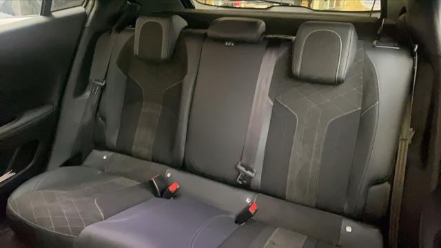 Peugeot 2008 image 3