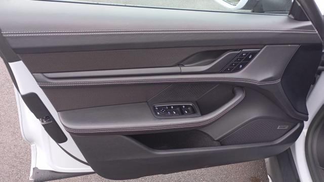 Porsche Taycan image 3