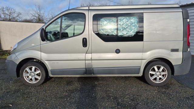 Renault Trafic image 2