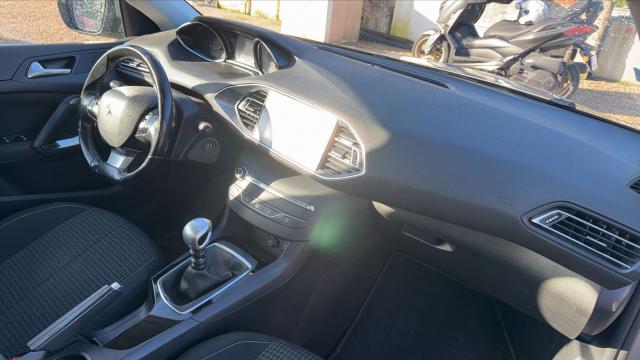 Peugeot 308 image 3