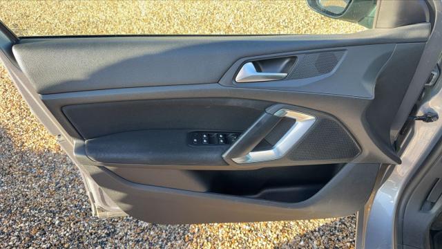 Peugeot 308 image 8