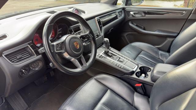 Porsche Macan image 1