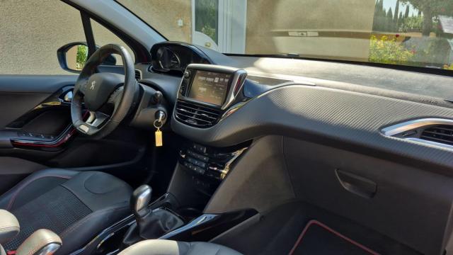 Peugeot 2008 image 2