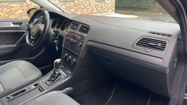 Volkswagen Golf image 9