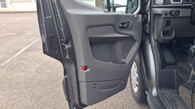 Ford Transit image 4