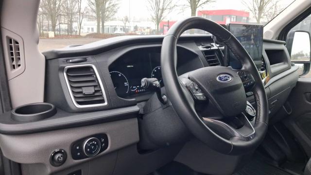 Ford Transit image 6