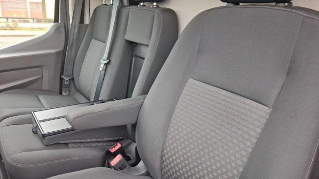 Ford Transit image 8