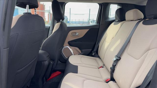 Jeep Renegade image 5