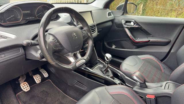 Peugeot 2008 image 2