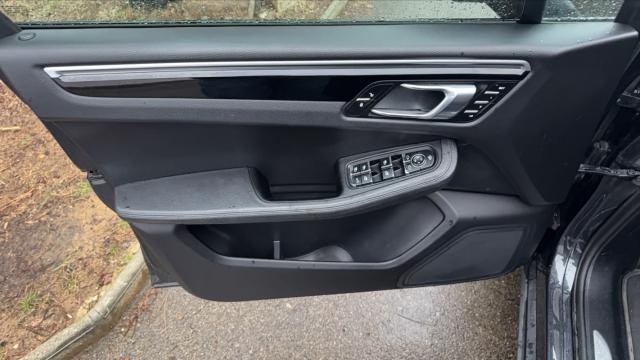 Porsche Macan image 9