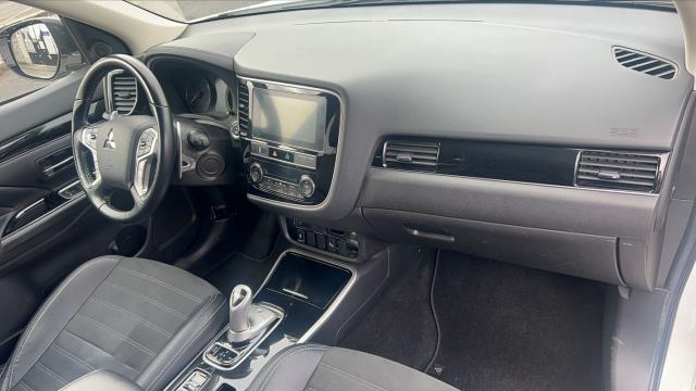 Mitsubishi Outlander image 8