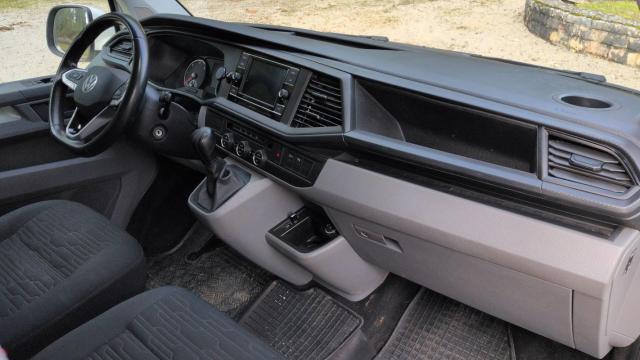 Volkswagen Caravelle image 7