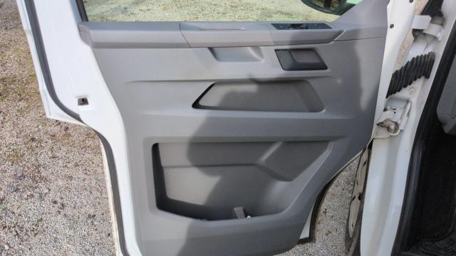 Volkswagen Caravelle image 8