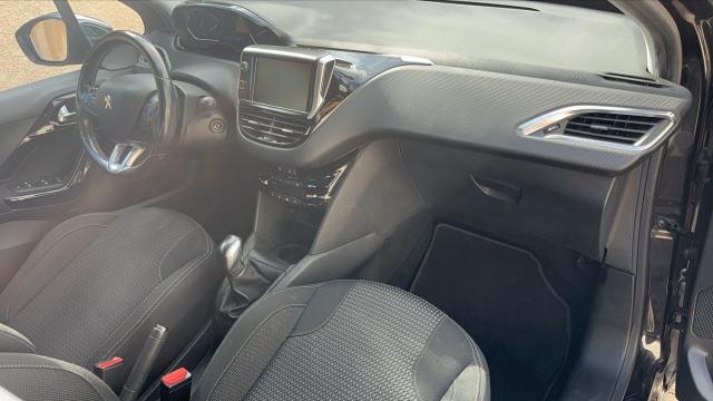 Peugeot 208 image 1
