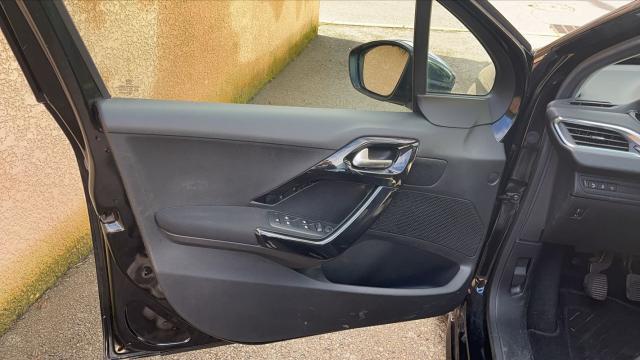 Peugeot 208 image 2