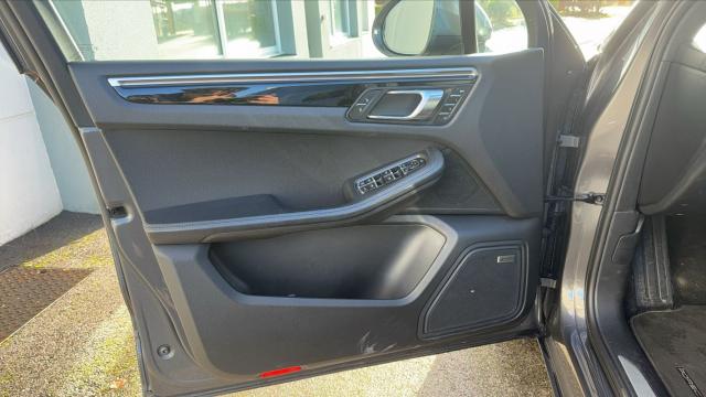 Porsche Macan image 8