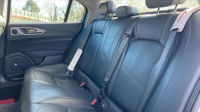 Alfa Romeo Giulia image 8