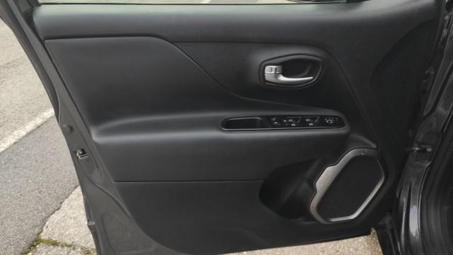 Jeep Renegade image 5