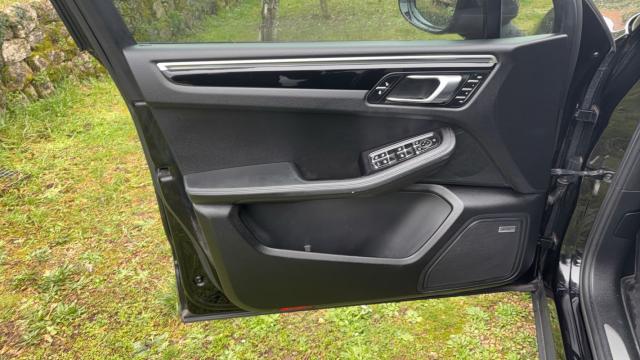 Porsche Macan image 2