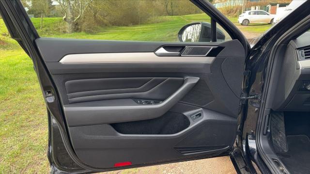 Volkswagen Passat image 8