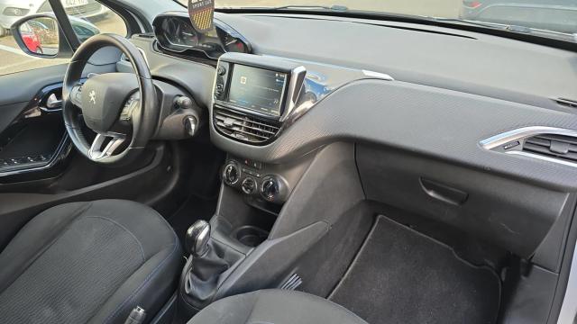 Peugeot 208 image 7