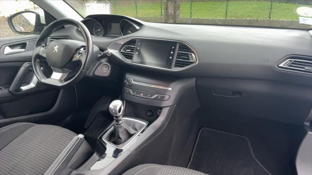 Peugeot 308 image 2