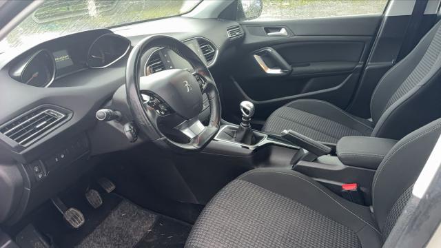 Peugeot 308 image 8