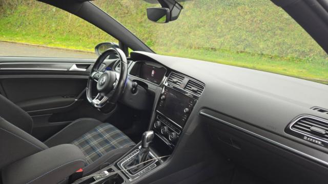 Volkswagen Golf image 9