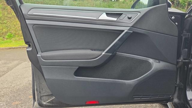 Volkswagen Golf image 6