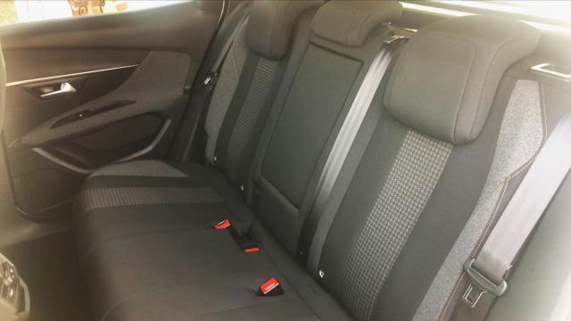 Peugeot 3008 image 3