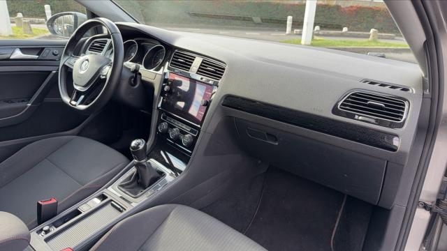 Volkswagen Golf image 8