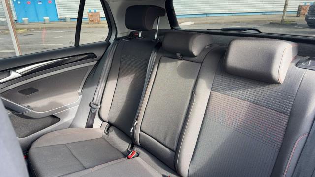 Volkswagen Golf image 9