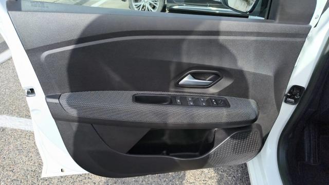 Dacia Sandero image 2