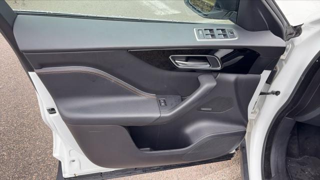 Jaguar F-Pace image 9