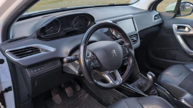 Peugeot 2008 image 8