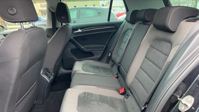Volkswagen Golf image 8