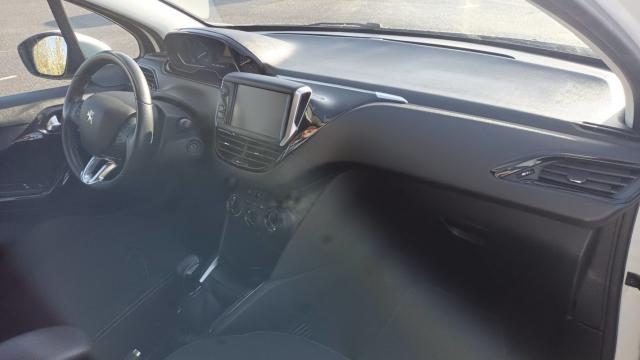Peugeot 208 image 2