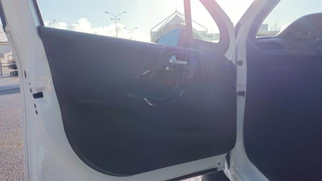 Peugeot 208 image 6