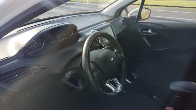 Peugeot 208 image 7
