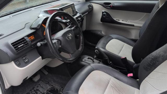 Toyota Iq image 7