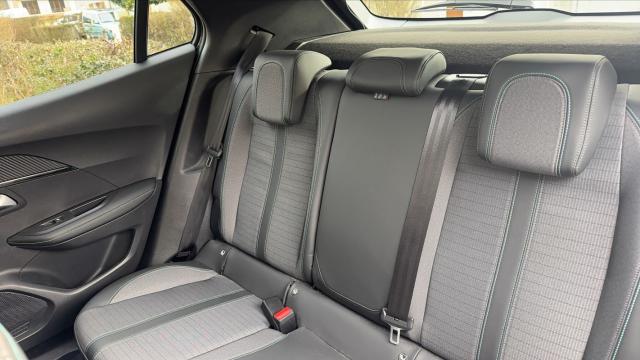 Peugeot 2008 image 2