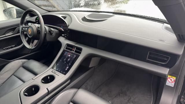 Porsche Taycan image 8