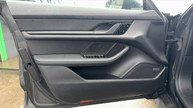 Porsche Taycan image 6