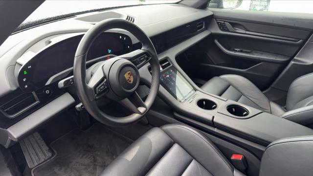 Porsche Taycan image 2