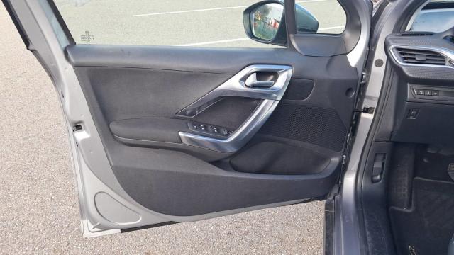 Peugeot 2008 image 8