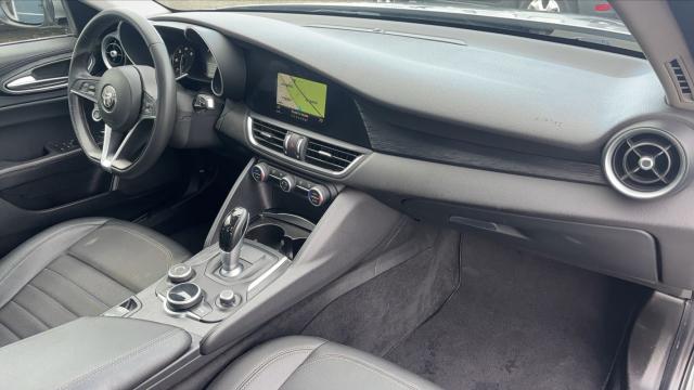 Alfa Romeo Giulia image 6