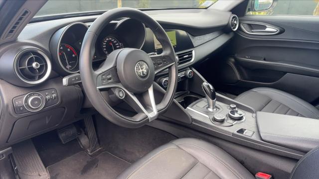 Alfa Romeo Giulia image 5