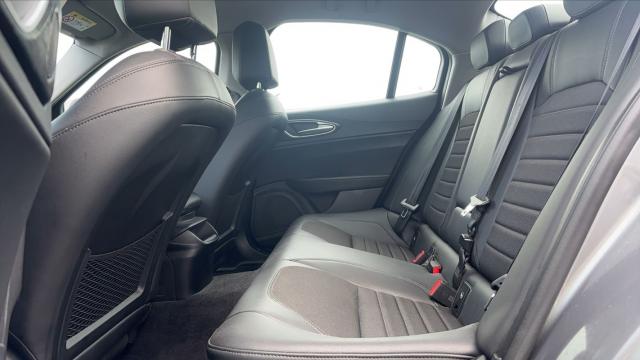 Alfa Romeo Giulia image 4