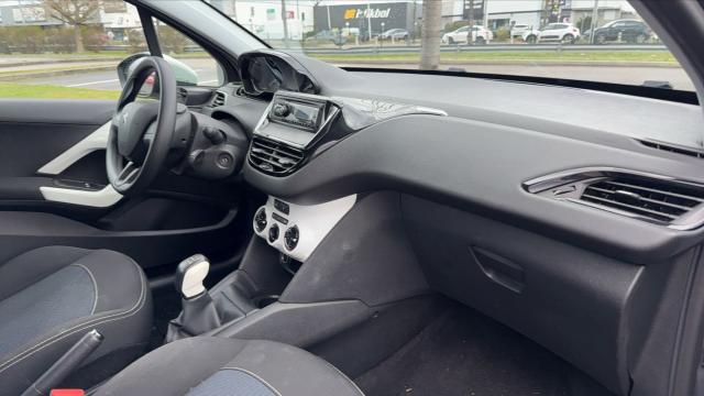 Peugeot 208 image 3